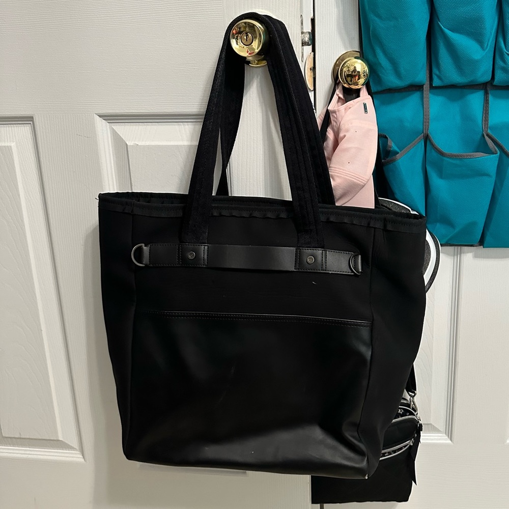 Lululemon tote bag